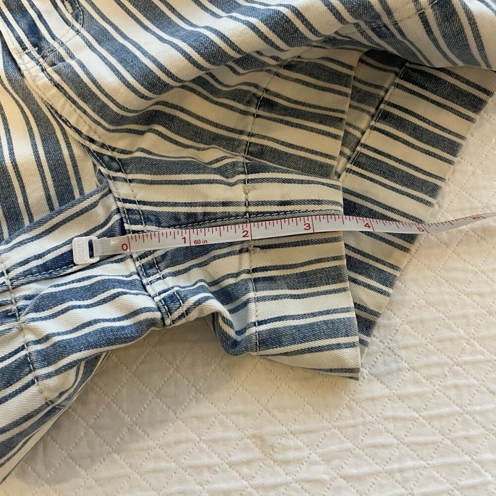 American Eagle Railroad Ticking Striped High waist Jean Mom Shorts Size 4 - Picture 9 of 9